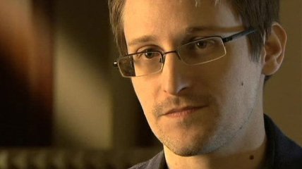 Сноуден разрабатывает для iPhone чехол с защитой от слежки спецслужб