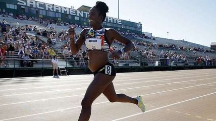 Спортсменка пробежала 800-метровую дистанцию на пятом месяце беременности