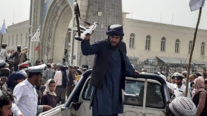 Что такое "Талибан", за что они убивают людей и как им удалось взять власть в Афганистане