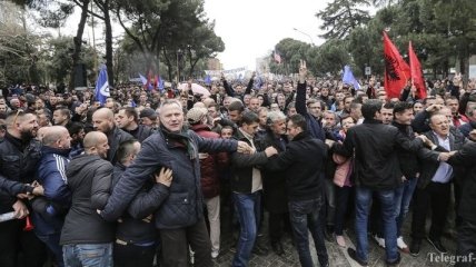 В Албании проходят протесты с требованием отставки правительства