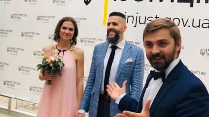 "Самое сложное, конечно, уговорить невесту": Нефедов "протестировал" услугу "Брак за сутки"