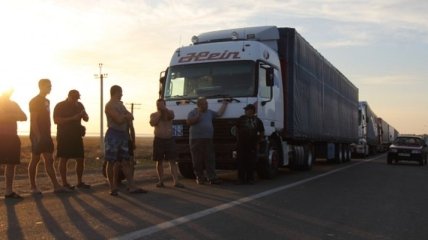 МВД: На пропускных пунктах в Крым скопилось более сотни грузовиков