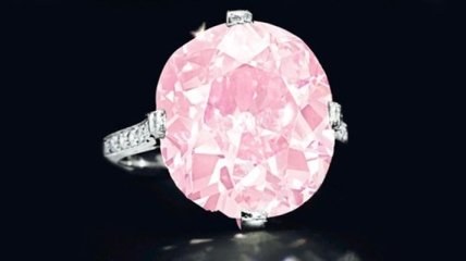 В Нью-Йорке продали самый дорогой розовый бриллиант
