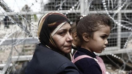 В Греции эвакуируют беженцев со стихийного лагеря