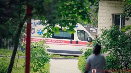 Только женился: в Одессе молодой парень разбился насмерть, упав из окна