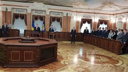 Порошенко подписал Указ о назначении 114 судей нового Верховного суда