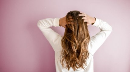 Многослойные стрижки на длинные волосы 2023 - фото