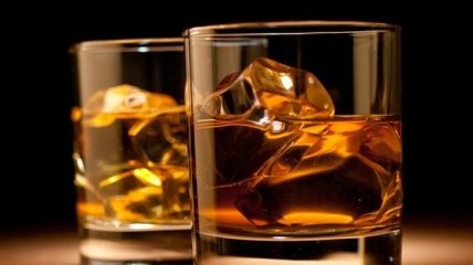 В Киеве обнаружили склад с поддельным элитным алкоголем 