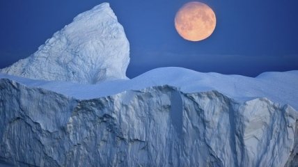 Найбільший у світі айсберг рухається у відкритий океан