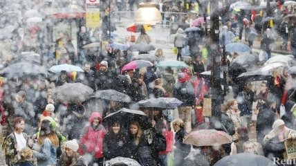Более тысячи домов в Латвии вторые сутки без света из-за снегопада