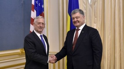 Порошенко и Мэттис обсудили агрессию РФ и помощь США Украине