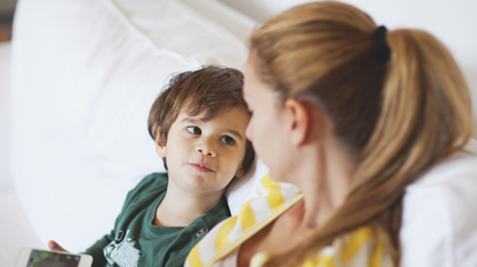 «Я запрещаю врать моим детям»: как выдумки взрослых влияют на детей
