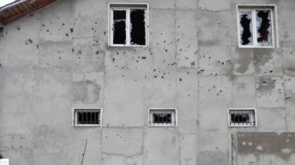 Боевики ночью 30 раз обстреляли украинских военных в зоне АТО