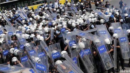 Турецкой полиции пока не удается остановить народные выступления