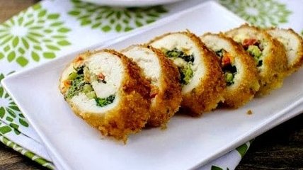 Рецепт дня: куриные рулеты с брокколи и сыром