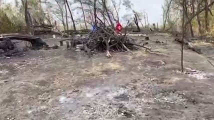 Багато квітів і випалена земля: як зараз виглядає місце аварії Ан-26 в Чугуєві (відео)