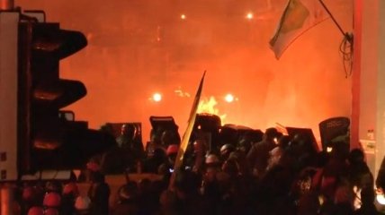 "Беркут" начал наступление на Майдан