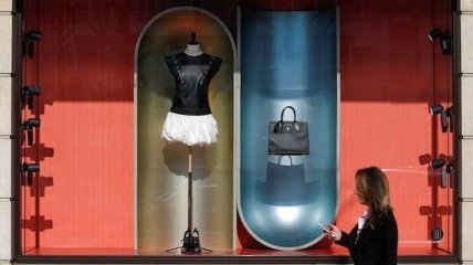 В парижской брендовой одежде скрыты датчики для слежки за клиентом