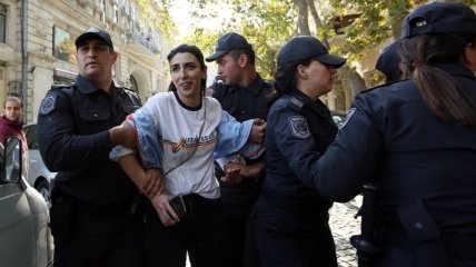 "Нет насилию над женщинами!": полиция в Баку не дала провести акцию