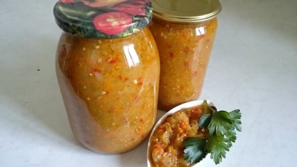 Сытный и вкусный салат с перловкой на зиму