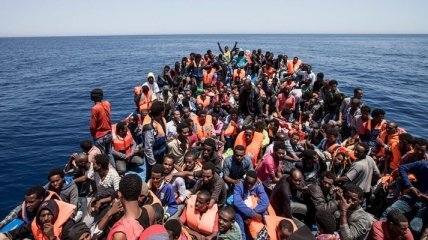 В Средиземном море удалось спасти более тысячи мигрантов