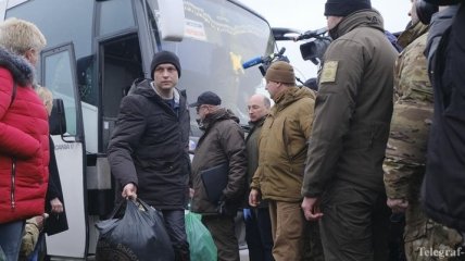 Как Киев и ОРДЛО обменивались пленными: фоторепортаж 