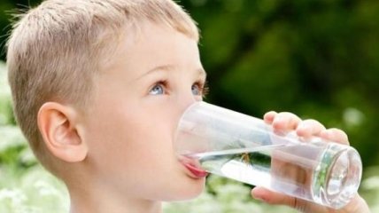 Дети выпивают только четверть от рекомендованной нормы воды