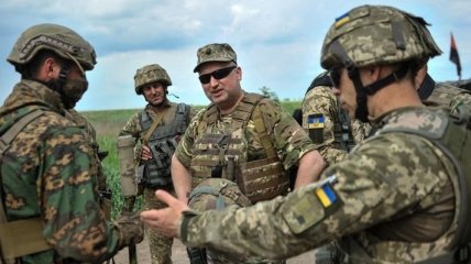 Турчинов рассказал, какое вооружение Украине нужно в первую очередь