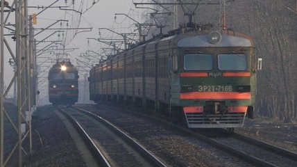 Поезда из материковой Украины в Крым не будут заезжать