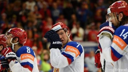 Хоккеисты сборной России покинули лед не выслушав гимн (Видео)