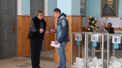 КИУ зафиксировала агитацию от 4 кандидатов в "день тишины" и во время голосования