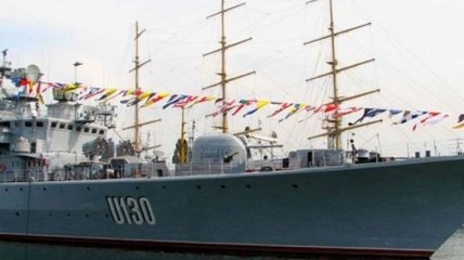 Самый большой корабль украинского флота отправили на ремонт (Видео)