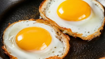 Яйца можно пожарить и без света (изображение создано с помощью ИИ)