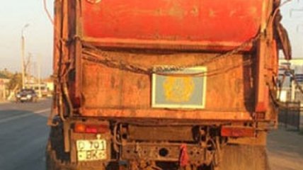 В Казахстане задержан водитель мусоровоза из-за герба страны 