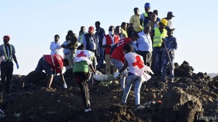 Крушение Боинга в Эфиопии: на месте катастрофы обнаружены "черные ящики"