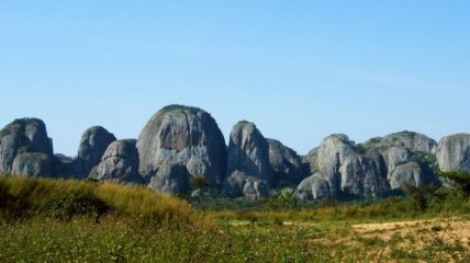 Черные камни Пунго-Андонго (Фоторепортаж)