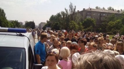 В центре Донецка начался стихийный митинг