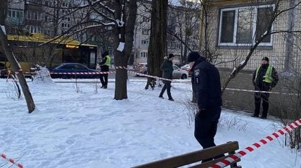 Нервный мужчина с балкона устроил стрельбу по прохожим в Киеве (фото)