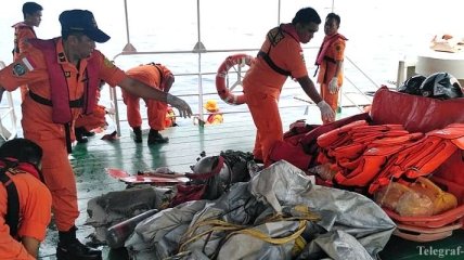 Крушение Boeing 737 в Индонезии: на сушу подняли 105 жертв