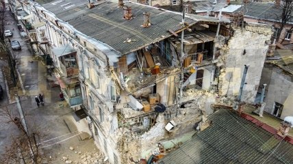 В центре Одессы посреди ночи обрушился жилой дом: появились фото с места ЧП