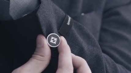 "Умная" одежда: Samsung создала свитер для зарядки гаджетов