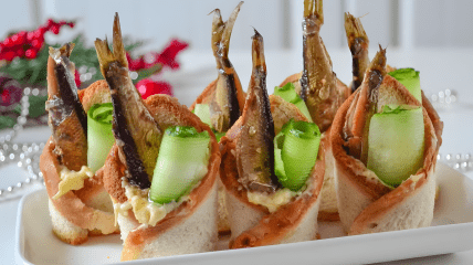 Оригинальная закуска из шпрот на Новый год: гости будут просить рецепт (видео)