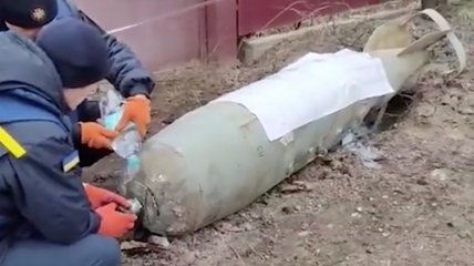 Українські рятувальники розмінували бомбу