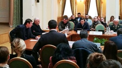 Луценко рассказал о встрече с семьями Героев Небесной Сотни