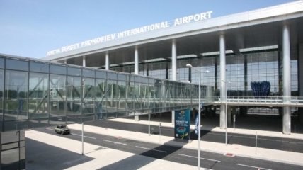 Аэропорт в Донецке приостановил прием и выпуск самолетов