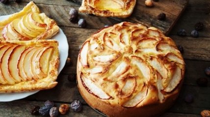 Яблучний пиріг на сковороді