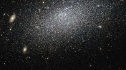 "Хаббл" сделал фото необычной карликовой галактики 