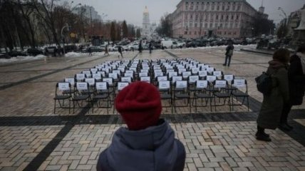 В Киеве состоялась акция "Пустые стулья" в поддержку политзаключенных (Видео)