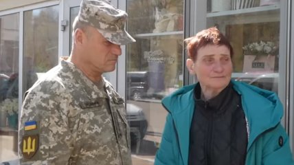 Підполковник Віктор Ратошнюк та постраждала жінка