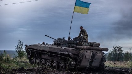 Українській військовий на танку  
